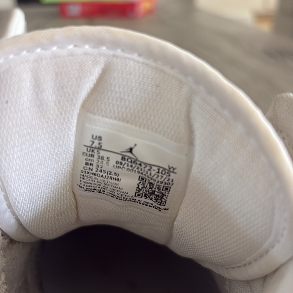 Nike - Picture 4 of 5